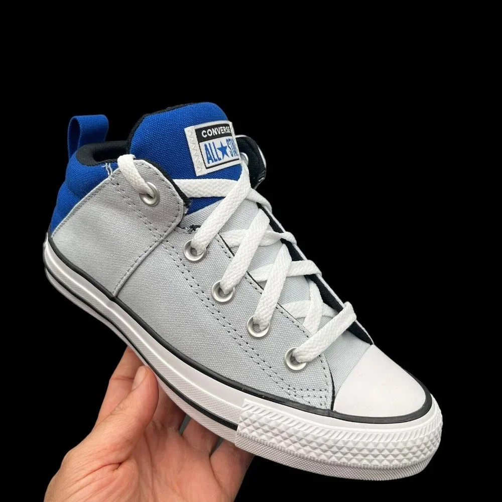 Converse Chuck Taylor All Star Youth Boys Mid Top Shoe Size 4-5 Light/Royal Blue
